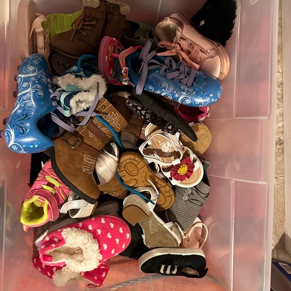 HUGE LOT of 16 pairs of baby girl shoes different sizes - Picture 3 of 14